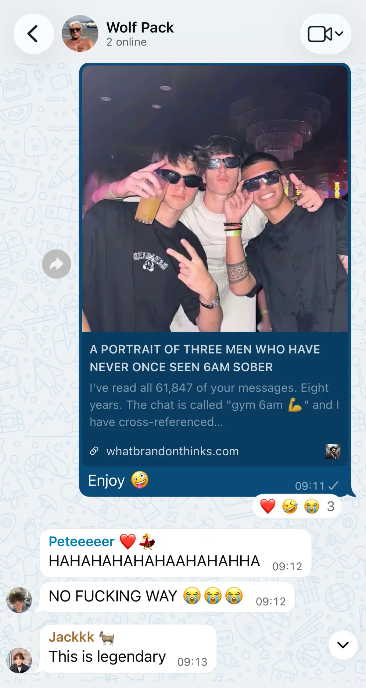 Un énorme groupe WhatsApp de garçons qui explose de rire à la seconde où le rapport tombe dans la conversation.