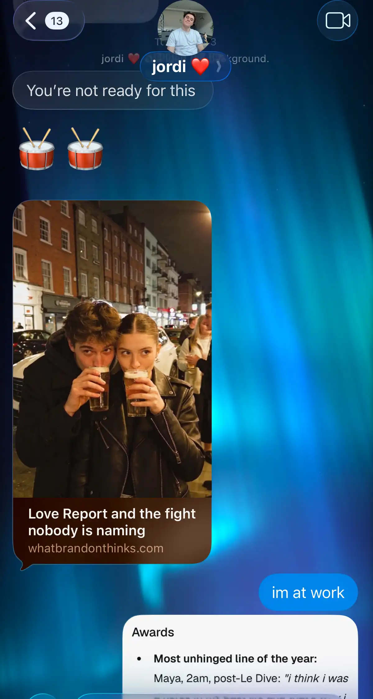 Un couple qui réagit sur iMessage quand le rapport tombe dans la conversation. (partie 1)