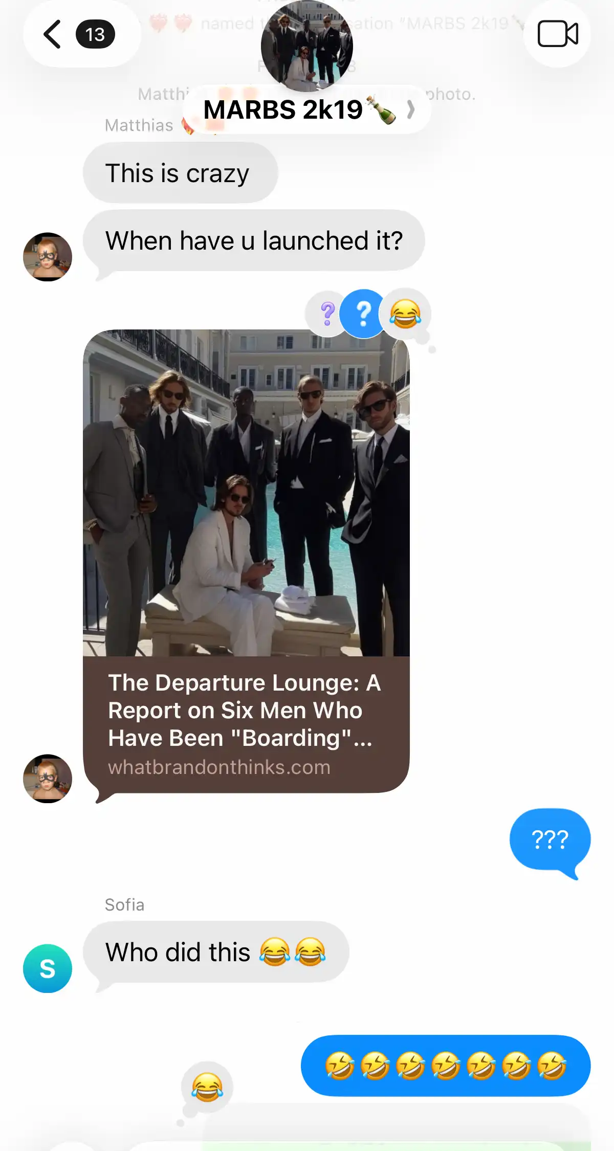Un groupe iMessage de voyage entre potes qui s'enflamme dès que le rapport arrive.