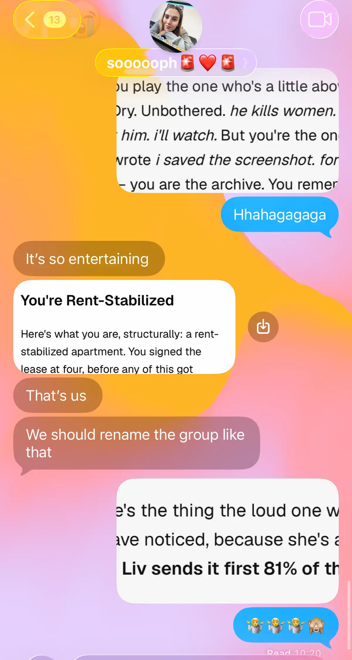 Deux meilleures amies scotchées à leur iMessage dès que l'une balance le rapport. (partie 3)